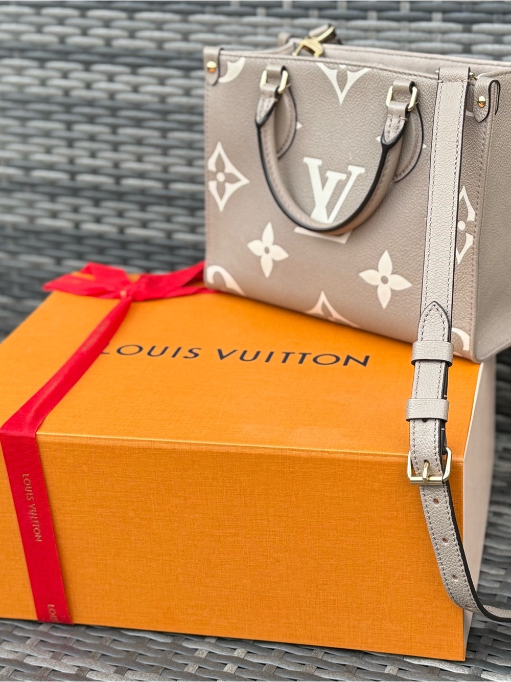Louis Vuitton onthego pm in dove/cream (Taupe & Cream Monogram Mini Satchel)